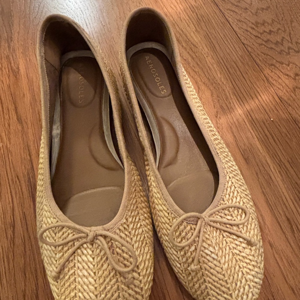 AEROSOLES Women's Woven Tan Flats